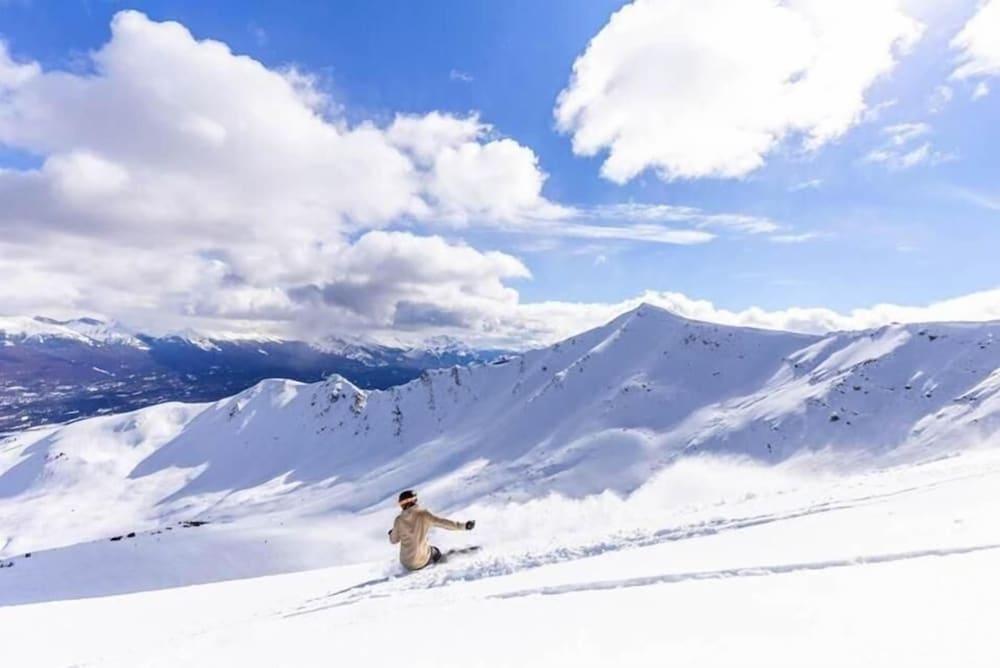 Whistler'S Inn Jasper Bagian luar foto